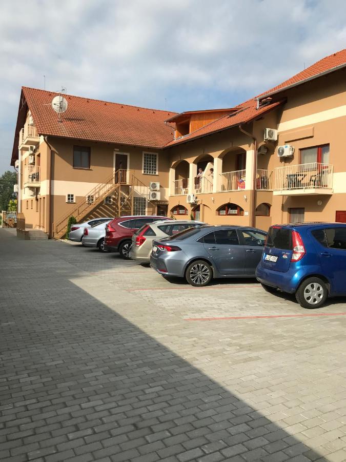 Royal Hotel Cserkeszolo Exterior photo